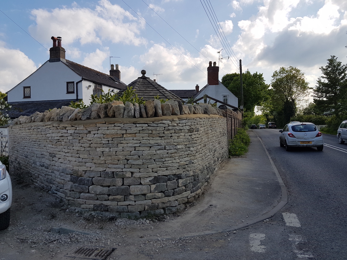 Curved wall in Bentham