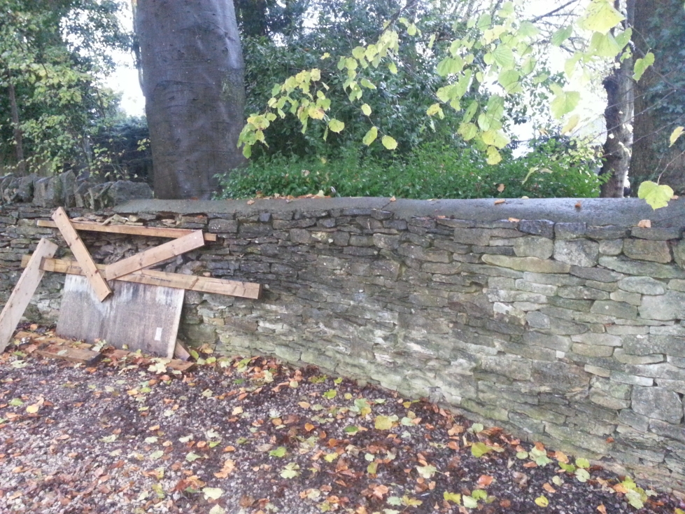 Middleton Stoney drystone wall on the roadside